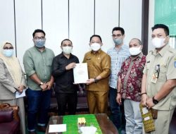 Pemkot Ternate Serahkan Dokumen Renwal RPJMD ke DPRD