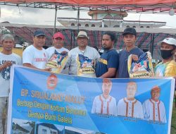 Sibualamo Salurkan Bantuan Beras ke Korban Gempa di Galela