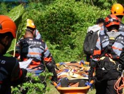 Tim Basarnas Ternate Evakuasi Korban dari Ketinggian