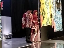 Gubernur Malut Bersama Isteri Tampil dengan Batik Salawaku di Hadapan Presiden