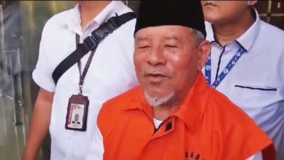 Gubernur Maluku Utara Abdul Ghani Kasuba saat di tahan KPK