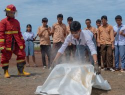 Harita Nickel Ajak Siswa SMA Tunas Muda Desa Kawasi Terapkan Budaya K3