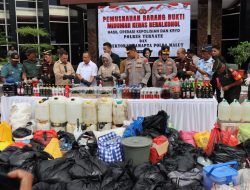 Polres Ternate Musnahkan Minuman Keras Ribuan Liter