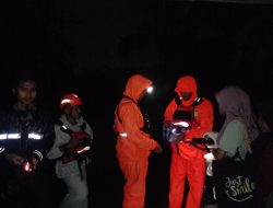 Tim Rescue Kantor SAR Ternate Evakuasi Warga Terjebak Banjir