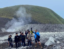 Dukung Pengembangan SDM Geologi Nasional, NHM dan UNKHAIR Gelar Field Trip ke Gunung Gamalama