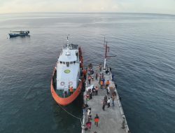 Kapal Pandudewanata Angkut 500 Paket Bantuan Wakil Presiden ke Batang Dua