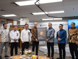 Harita Nickel Gandeng Penerbit Buku Kompas Luncurkan Buku Keindahan Laut Pesisir Barat Pulau Obi