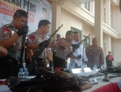 Masyarakat Suka Rela Serahkan 32 Pucuk Senjata Api dan 358 Amunisi Ilegal